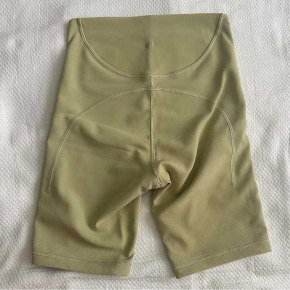 Lululemon Ribbed Contoured High-Rise Short 8" - Dew Green SZ 4 - Picture 6 of 6